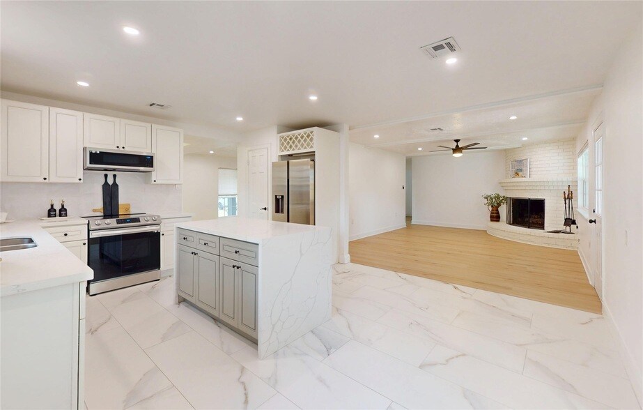 5731 S Braeswood Blvd in Houston, TX - Building Photo