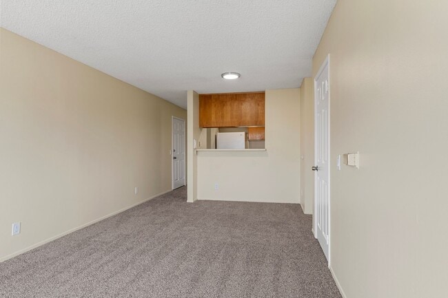 1070 Loma Ave in Long Beach, CA - Building Photo - Building Photo