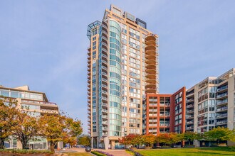 1000 Beach in Vancouver, BC - Building Photo - Building Photo