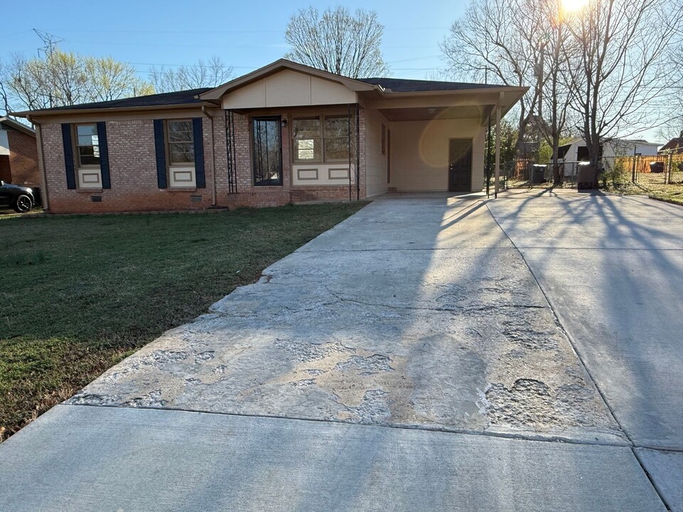 1212 Seton Ave SE in Decatur, AL - Building Photo