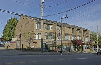 FRASER GARDENS in New Westminster, BC - Building Photo - Building Photo