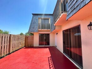 416 Arabian Rd in Palm Springs, FL - Building Photo - Building Photo