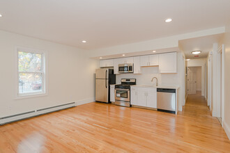 4 School St, Unit 1 in Boston, MA - Building Photo - Building Photo