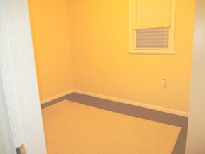 547 Glenwood Ave, Unit 1st Floor in Ambridge, PA - Building Photo - Building Photo