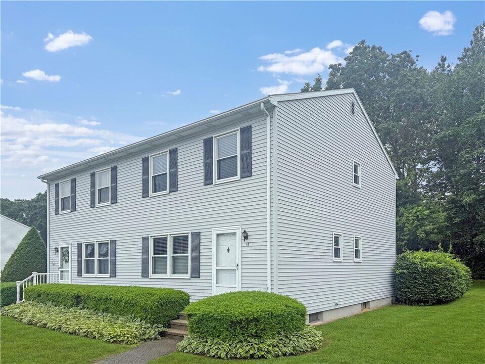 15-15 Greene Ct in Westerly, RI - Building Photo
