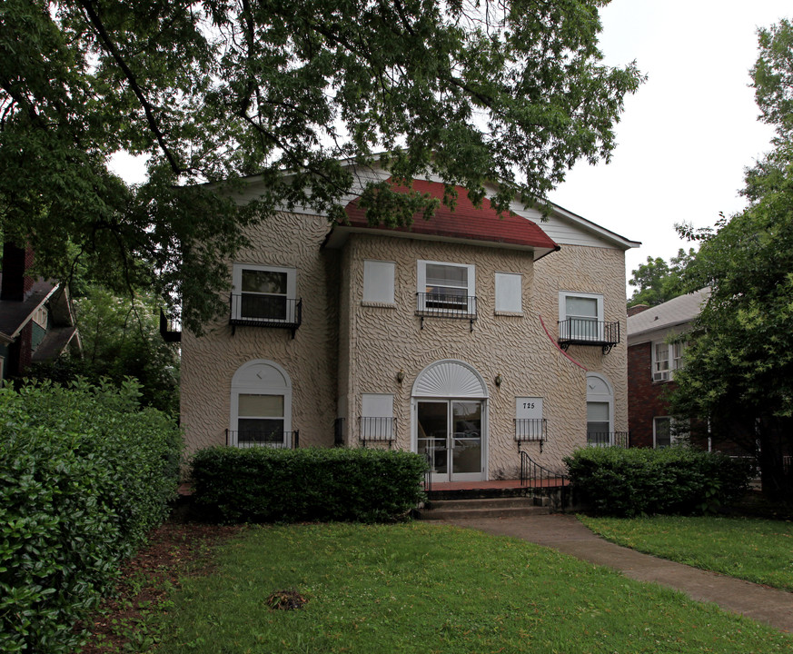 Cornwall Apartments in Charlotte, NC - Building Photo