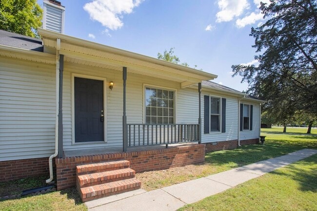 2005 Bradyville Pike in Murfreesboro, TN - Building Photo - Building Photo