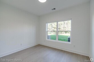 31733 Gabby Ct in New Baltimore, MI - Foto de edificio - Building Photo