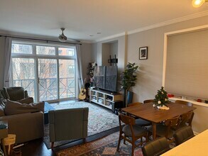 2117 W Rice St, Unit 3E in Chicago, IL - Foto de edificio - Building Photo