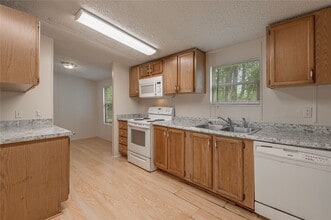 1323 Avenue E in Huntsville, TX - Building Photo - Building Photo