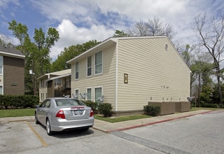 Forest Grand Apartments in Liberty, TX - Foto de edificio - Building Photo