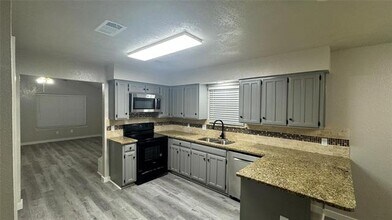 532 Runstone Dr in Irving, TX - Building Photo - Building Photo