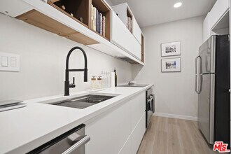 630W W 6th St in Los Angeles, CA - Building Photo - Building Photo