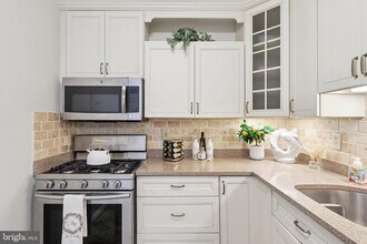 4977 Battery Ln in Bethesda, MD - Building Photo - Building Photo