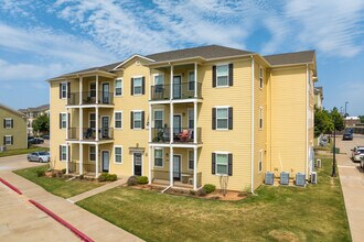 Traditions at Westmoore in Oklahoma City, OK - Foto de edificio - Building Photo