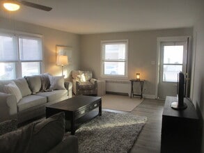 11 S Gladstone Ave, Unit 1st Floor in Margate City, NJ - Foto de edificio - Building Photo