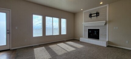 1031 W Fox Cir in Grantsville, UT - Building Photo - Building Photo