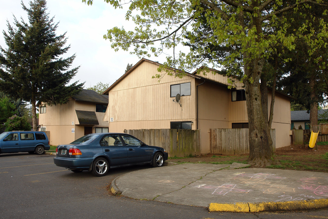 Camelia Apartments in Portland, OR - Building Photo