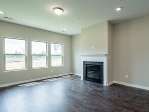 128 Blue Hydrangea Ln in Apex, NC - Building Photo - Building Photo