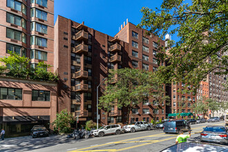 330 E 79th St in New York, NY - Building Photo - Building Photo