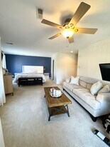 875 N Milwaukee Ave, Unit 1S in Chicago, IL - Building Photo