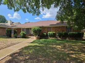1431 Oak Meadows Dr in Dallas, TX - Building Photo
