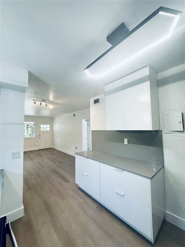 10824 NE 3rd Ct in Miami, FL - Building Photo - Building Photo