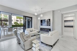 1135 3rd Ave S, Unit 206 in Naples, FL - Building Photo - Building Photo