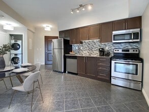 Rittenhouse Place in Kitchener, ON - Building Photo - Building Photo