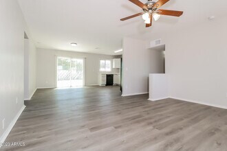 8135 W Clarendon Ave in Phoenix, AZ - Building Photo - Building Photo