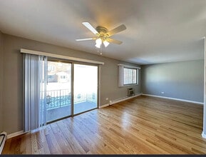 1653 Oakwood Ave, Unit 1639 Oakwwod - THREE Beds in Des Plaines, IL - Foto de edificio - Building Photo