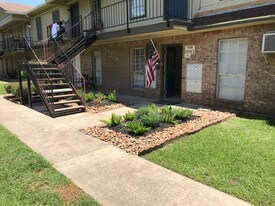 Gladefield Garden Apartments in Bridge City, TX - Building Photo