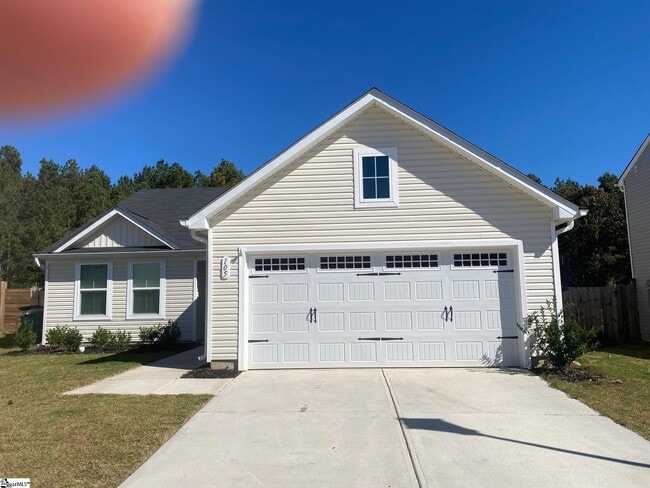 105 Highland Sta Dr in Clinton, SC - Building Photo - Building Photo