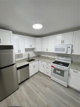 7840 Camino Real, Unit 411 in Miami, FL - Building Photo - Building Photo