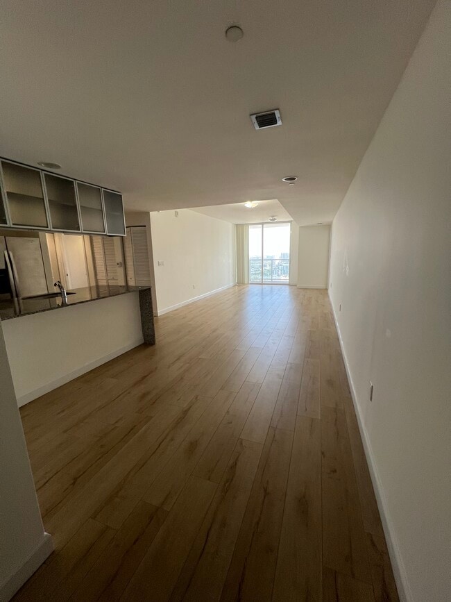255 NE 14th St, Unit B1 in Miami, FL - Building Photo - Building Photo