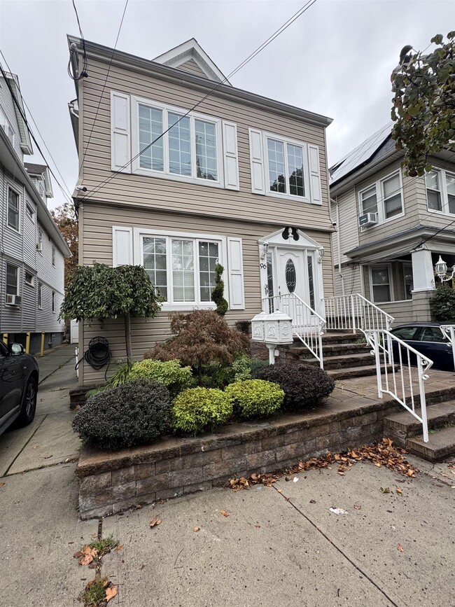 property at 96 W 42nd St