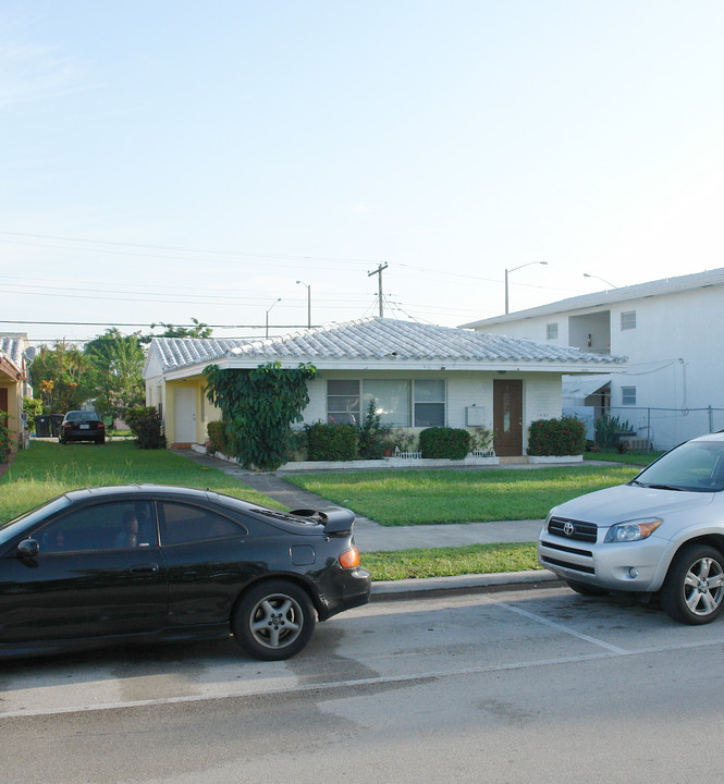 1987 NE 171st St in Miami, FL - Building Photo