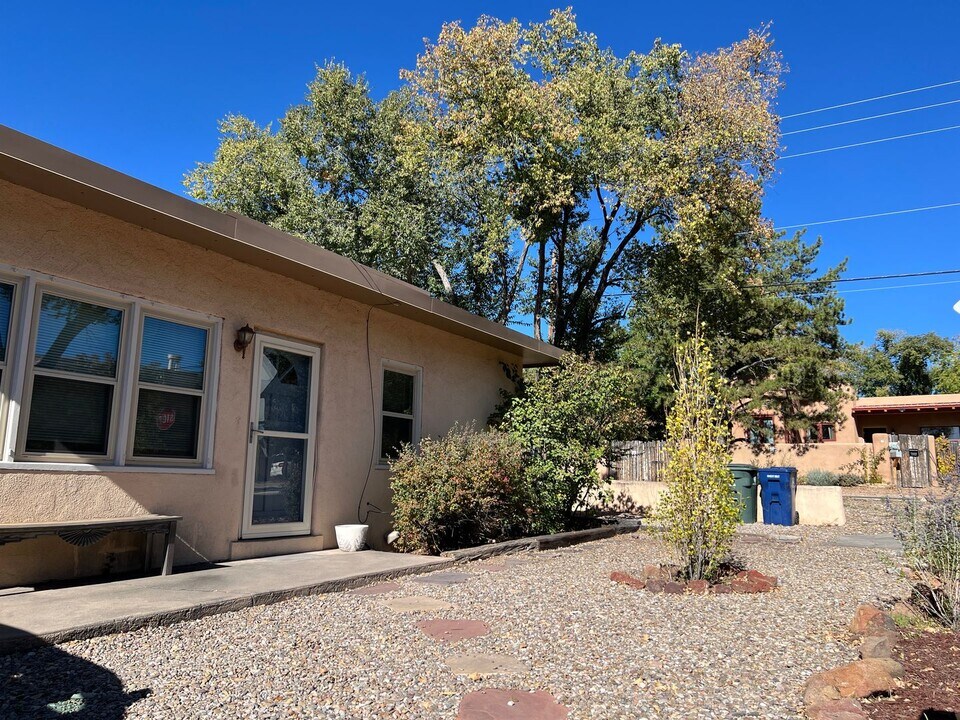 413 Solona St in Santa Fe, NM - Building Photo