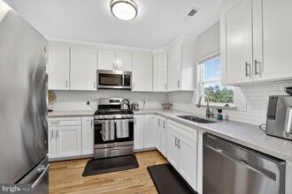 3932 Burns Pl SE in Washington, DC - Building Photo - Building Photo