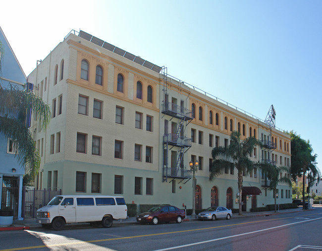 Halifax Apartments in Los Angeles, CA - Building Photo - Building Photo