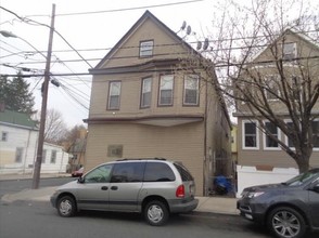 215 Burgess Pl in Passaic, NJ - Foto de edificio - Building Photo