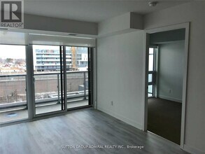 160 Flemington Rd in Toronto, ON - Building Photo - Building Photo