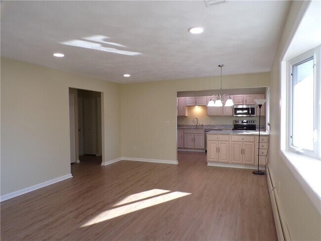 144 Edaville Ct in Warwick, RI - Foto de edificio - Building Photo