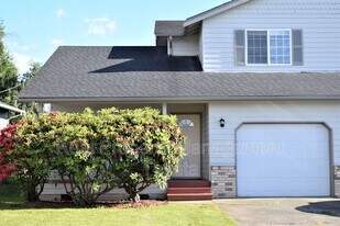 214 Reeds Ln in Everson, WA - Building Photo