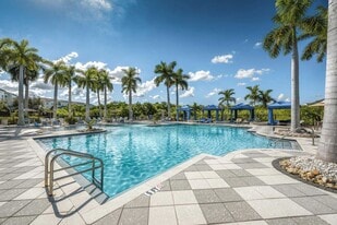 Peridot Palms in St. Petersburg, FL - Building Photo