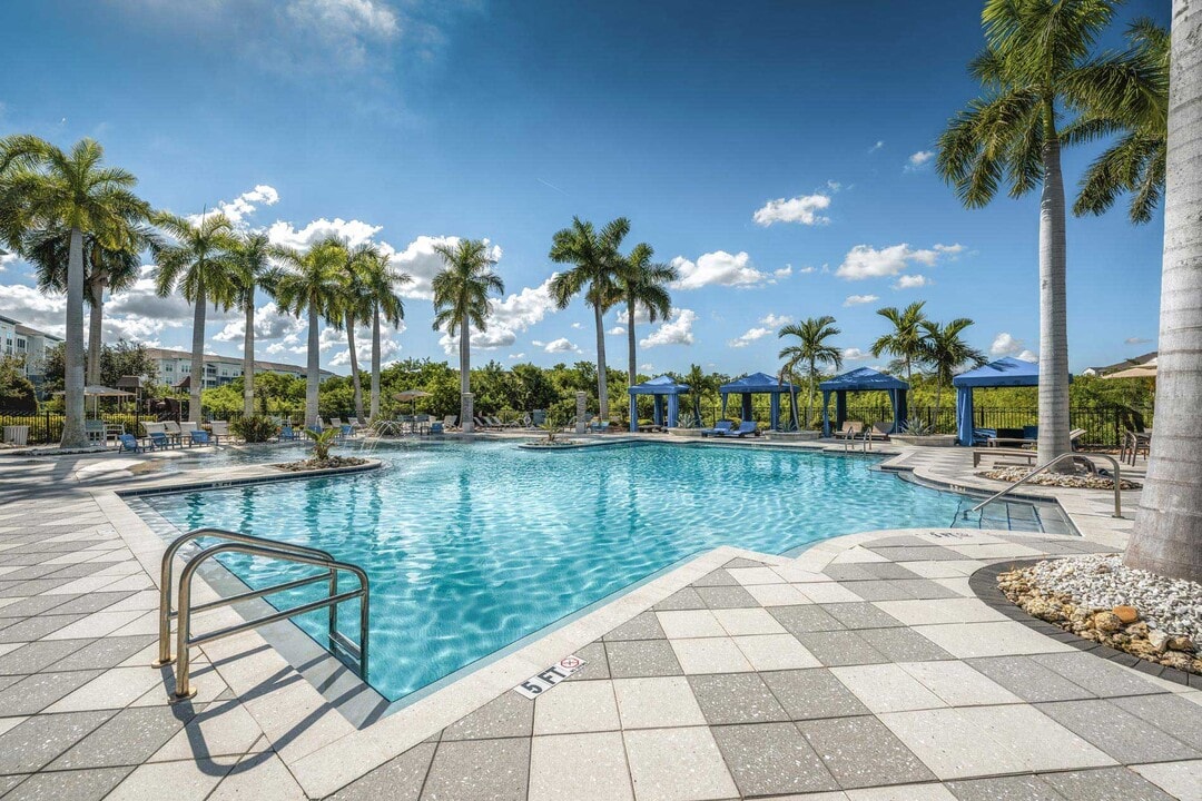 Peridot Palms in St. Petersburg, FL - Foto de edificio