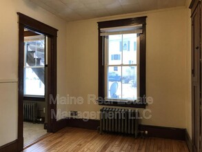 9 Catell St-Unit -Apt 3. in Bangor, ME - Foto de edificio - Building Photo