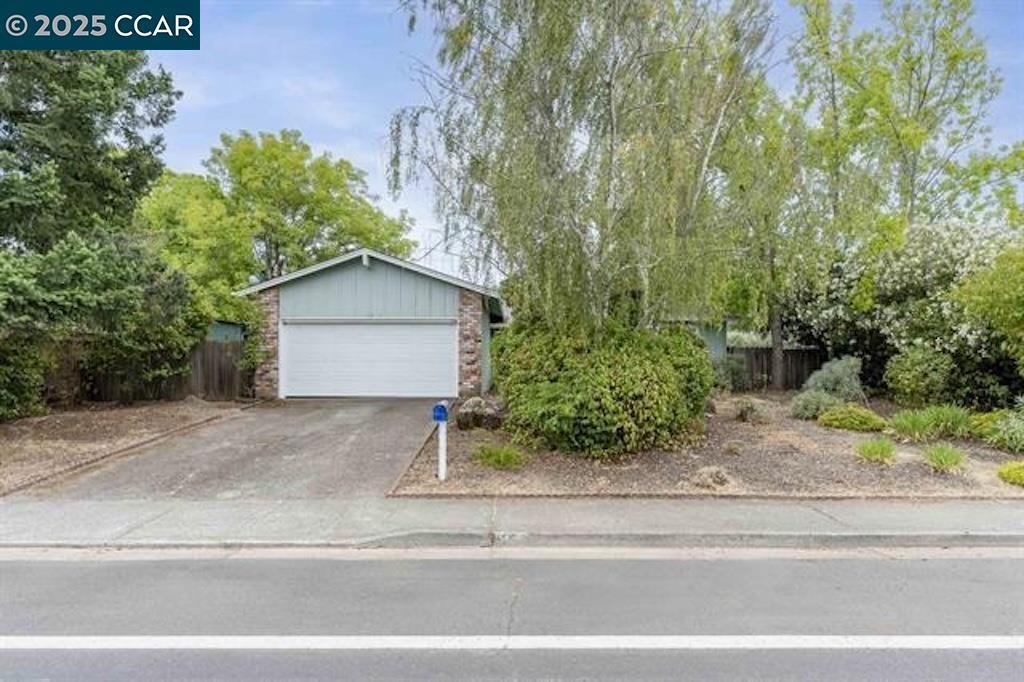 969 Valley View St in St Helena, CA - Building Photo