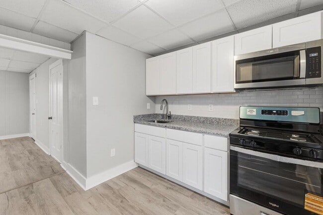 255 Rodman St, Unit 4 in Fall River, MA - Building Photo - Building Photo