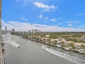 1600 S Ocean Dr in Hollywood, FL - Building Photo - Building Photo